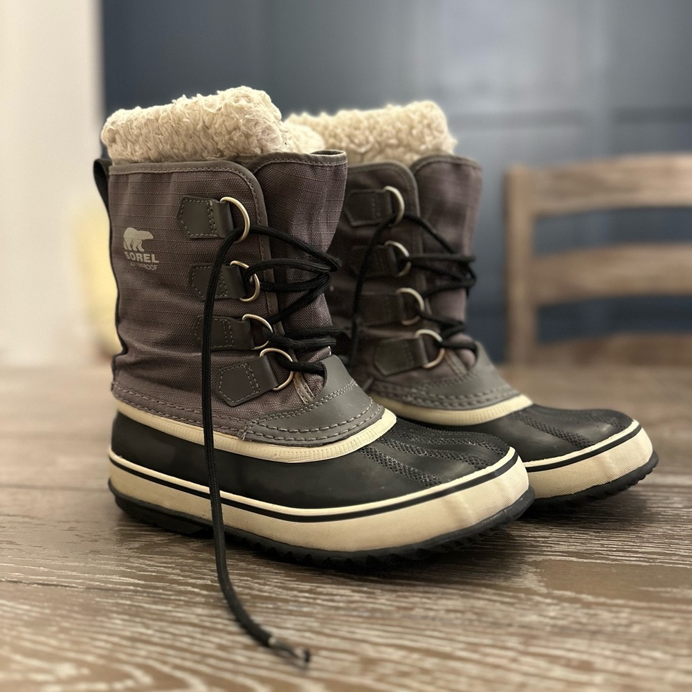 Sorel Women’s Winter Carnival Waterproof Boot, Size 6, Used Condition